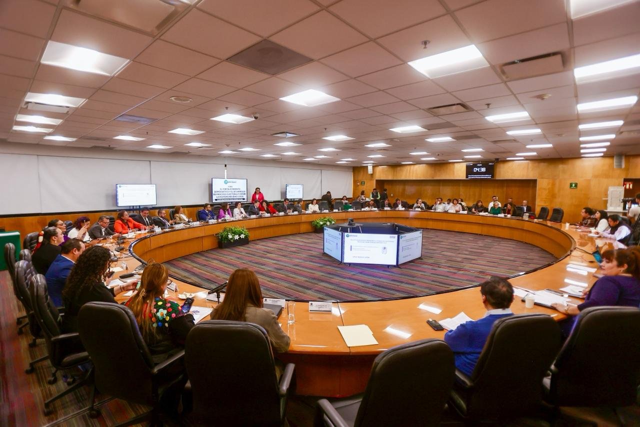 CONSEJERA PRESIDENTA DEL IEEM PARTICIPA EN FORO PARA EL FORTALECIMIENTO DEMOCRÁTICO