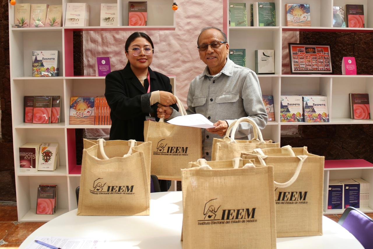 IEEM dona libros para fortalecer la cultura cívica