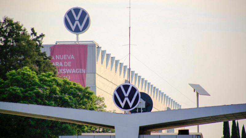 STPS detecta posibles incumplimientos al contrato colectivo en Volkswagen de México por descuentos en paros técnicos