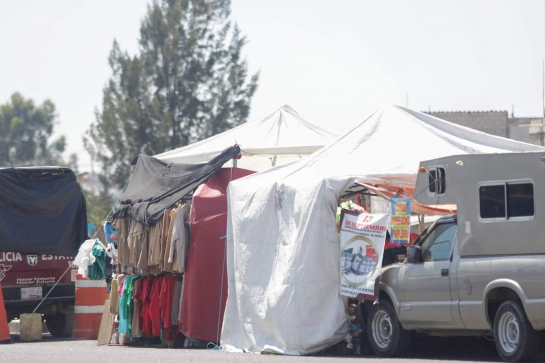 Retiran 40 casetas de comercio informal por invadir banquetas y ciclovías en Puebla capital