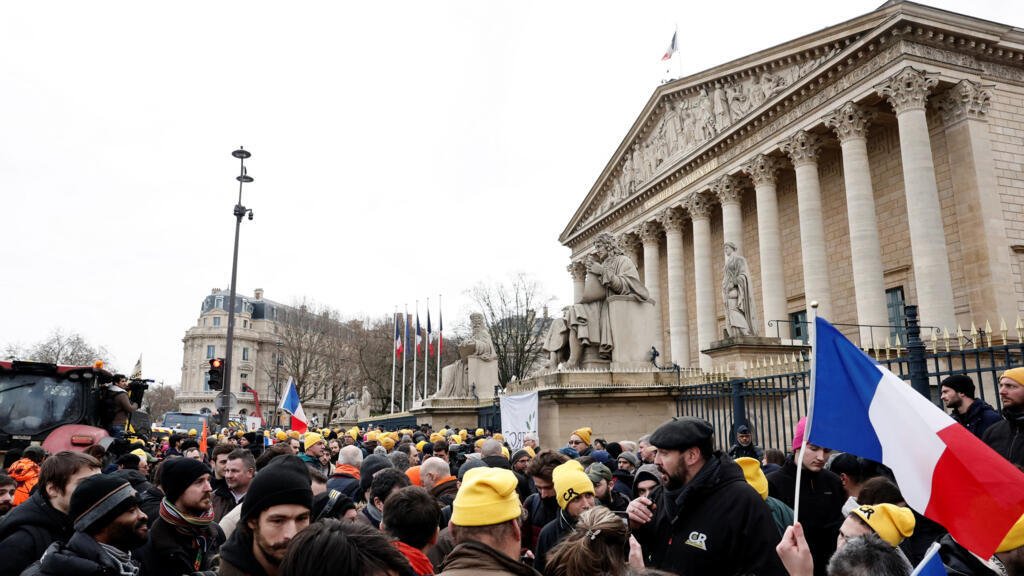 Fracasa intento de Francia por frenar pacto UE-Mercosur y oposición impulsa censura