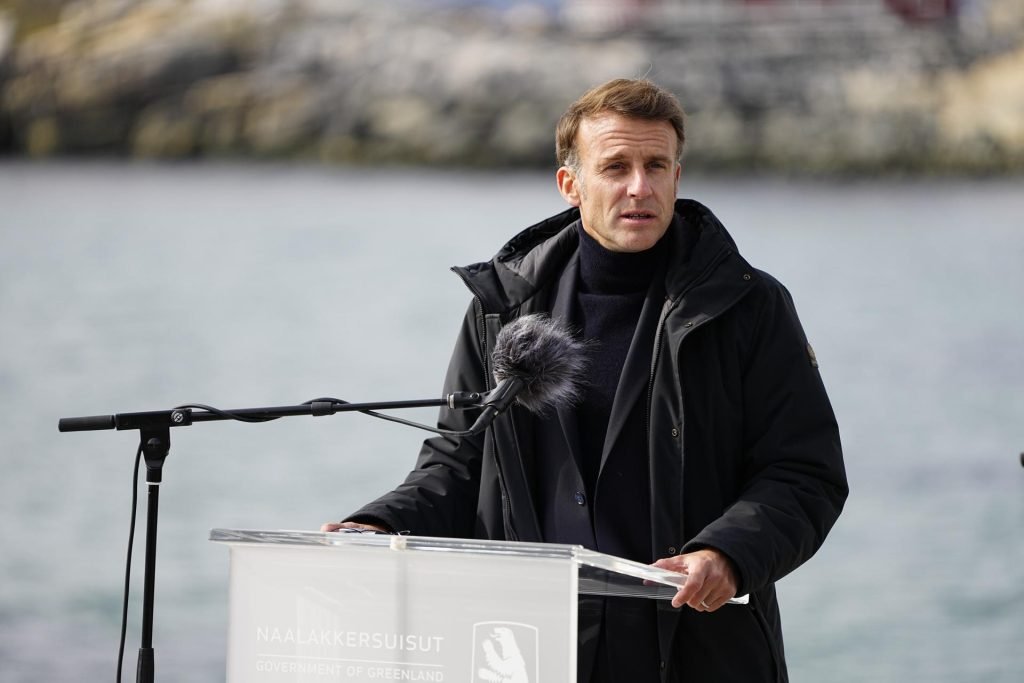 Macron anuncia refuerzo militar francés en Groenlandia ante presión de EU