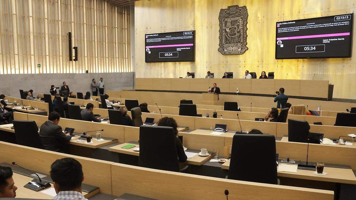 Juez federal ampara y declara inconstitucional el delito de ciberasedio en Puebla
