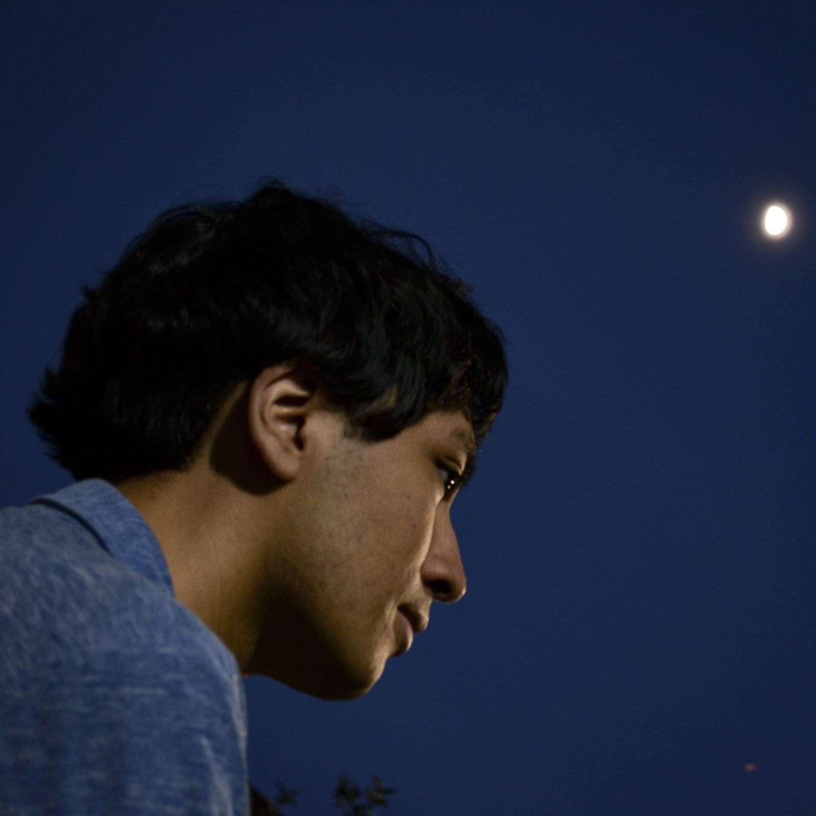 Max Hernández y su primer sencillo conecta con el amor propio